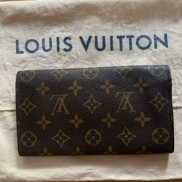 (SOLD) Louis Vuitton Sarah wallet - Picture 5 of 5